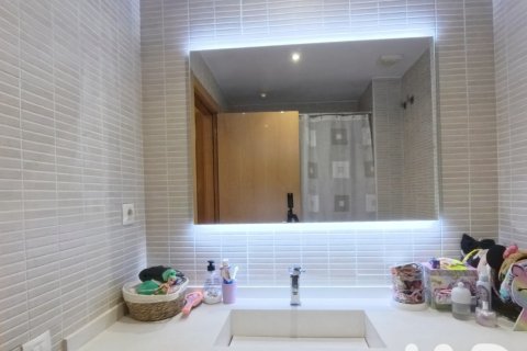Продажа квартиры в Барселона, Испания 3 спальни, 87м2 №187902 - фото 18