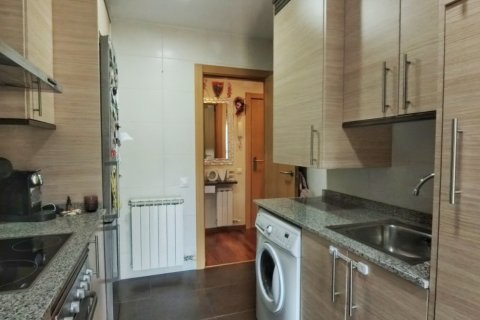 Продажа квартиры в Барселона, Испания 3 спальни, 87м2 №187902 - фото 12