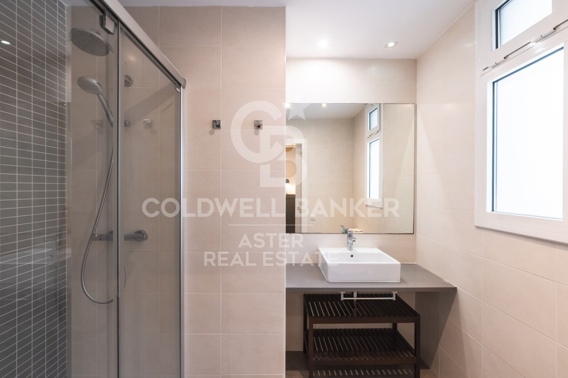 Apartamento en Barcelona, España 3 dormitorios, 138 m2 No. 178970