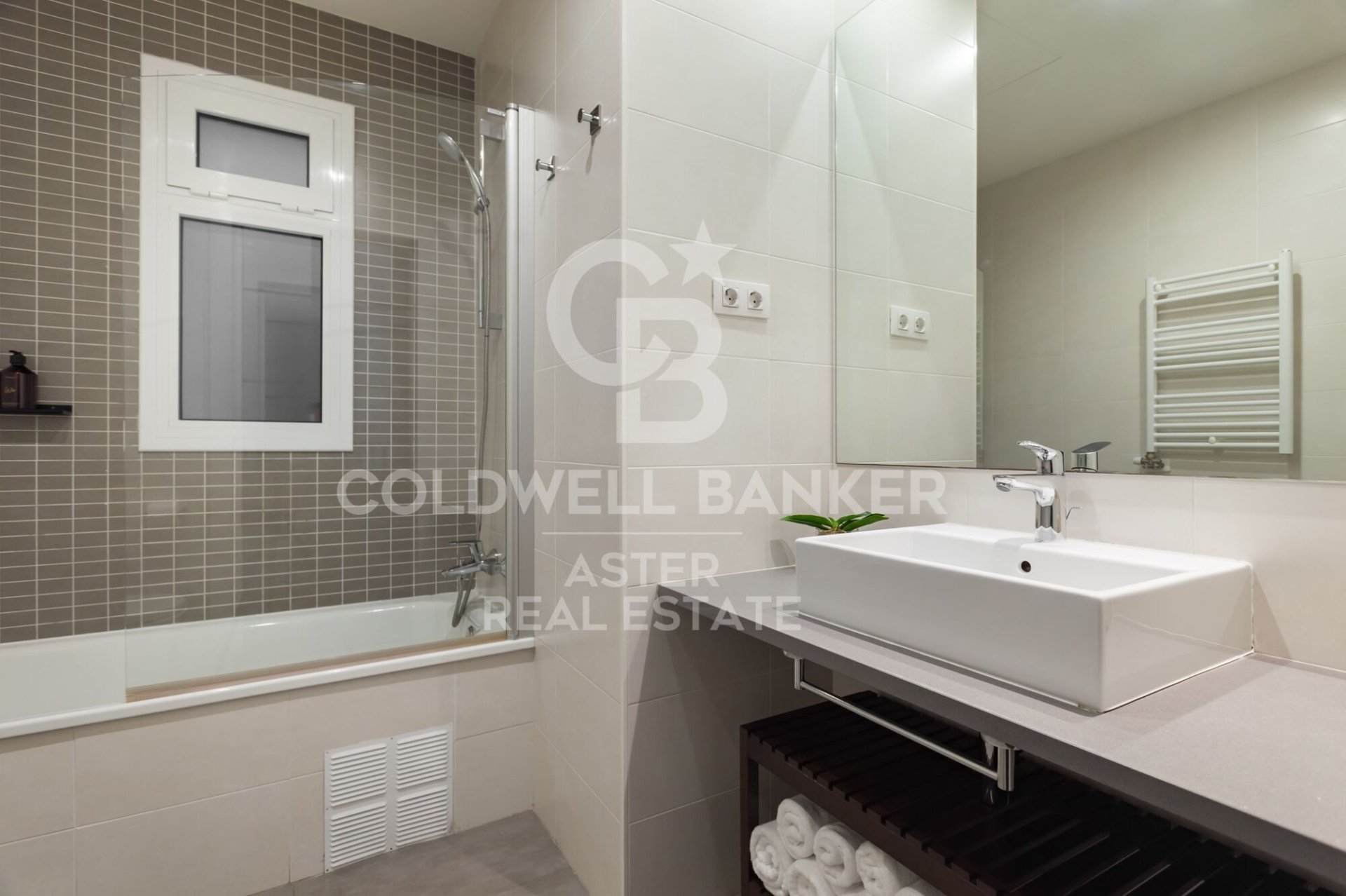 Apartamento en Barcelona, España 3 dormitorios, 138 m2 No. 178970