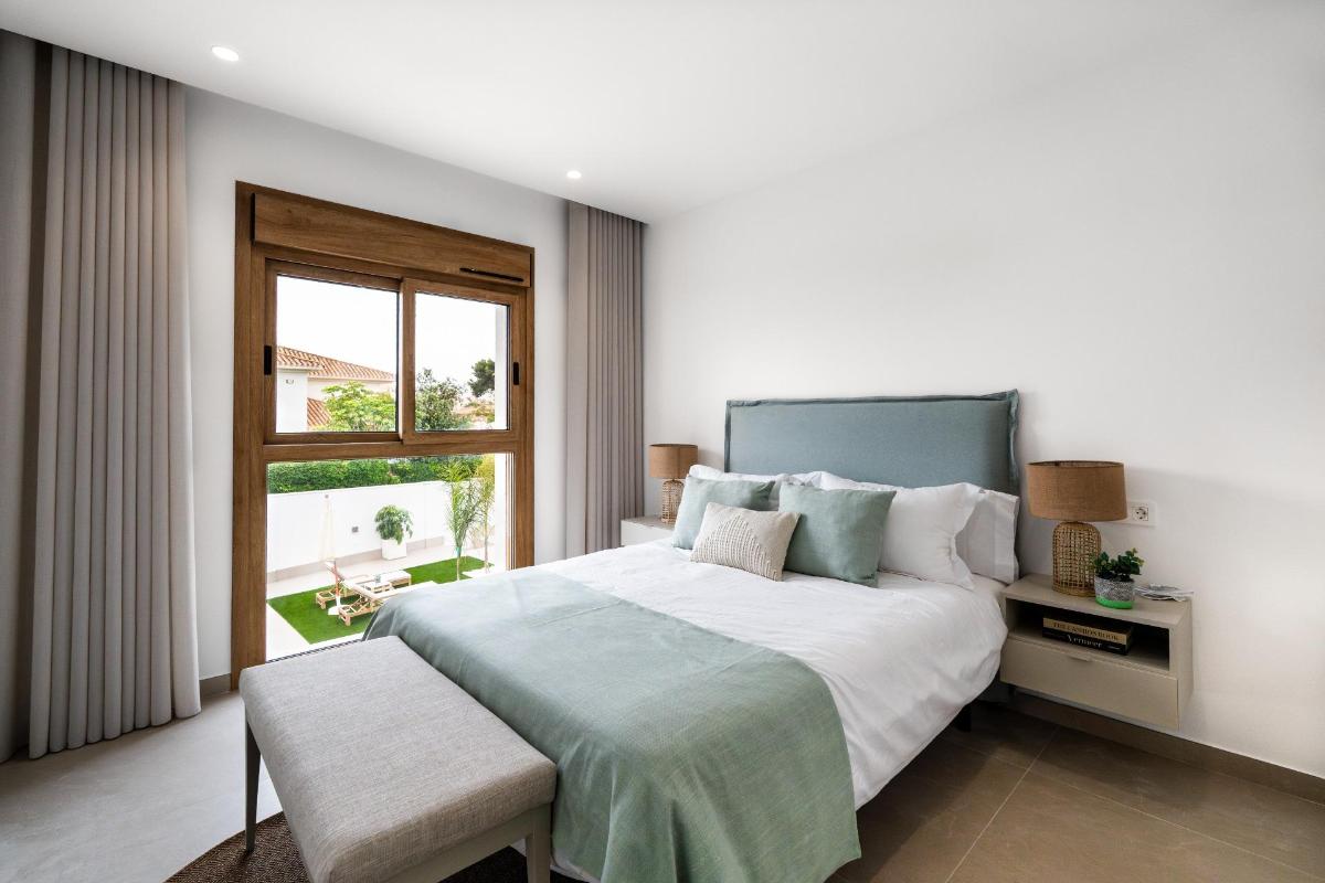 Huvila Alicante, Espanja 4 makuuhuonetta, 227 m2 No. 148910