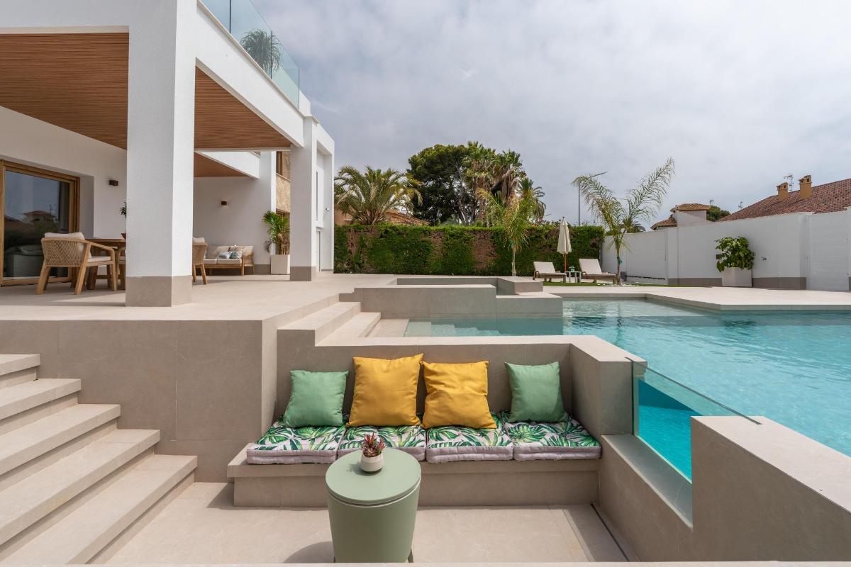 Huvila Alicante, Espanja 4 makuuhuonetta, 227 m2 No. 148910