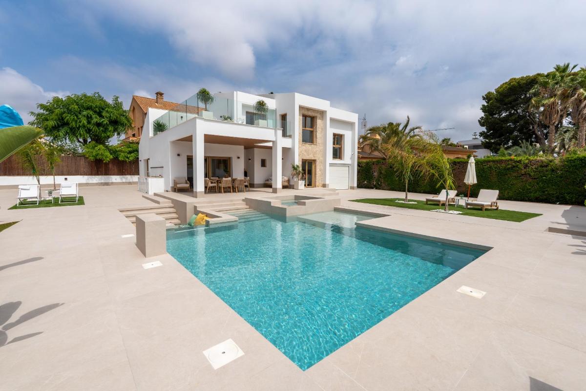 Huvila Alicante, Espanja 4 makuuhuonetta, 227 m2 No. 148910