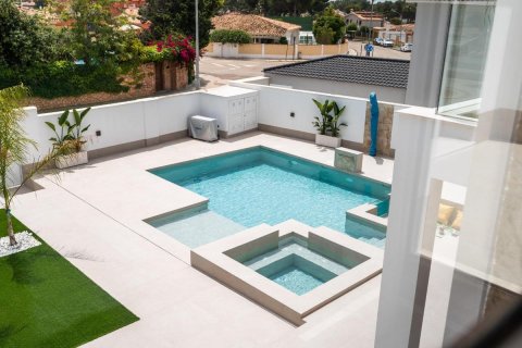 Villa for sale in Alicante, Spain 4 bedrooms, 227 sq.m. No. 148910 - photo 9