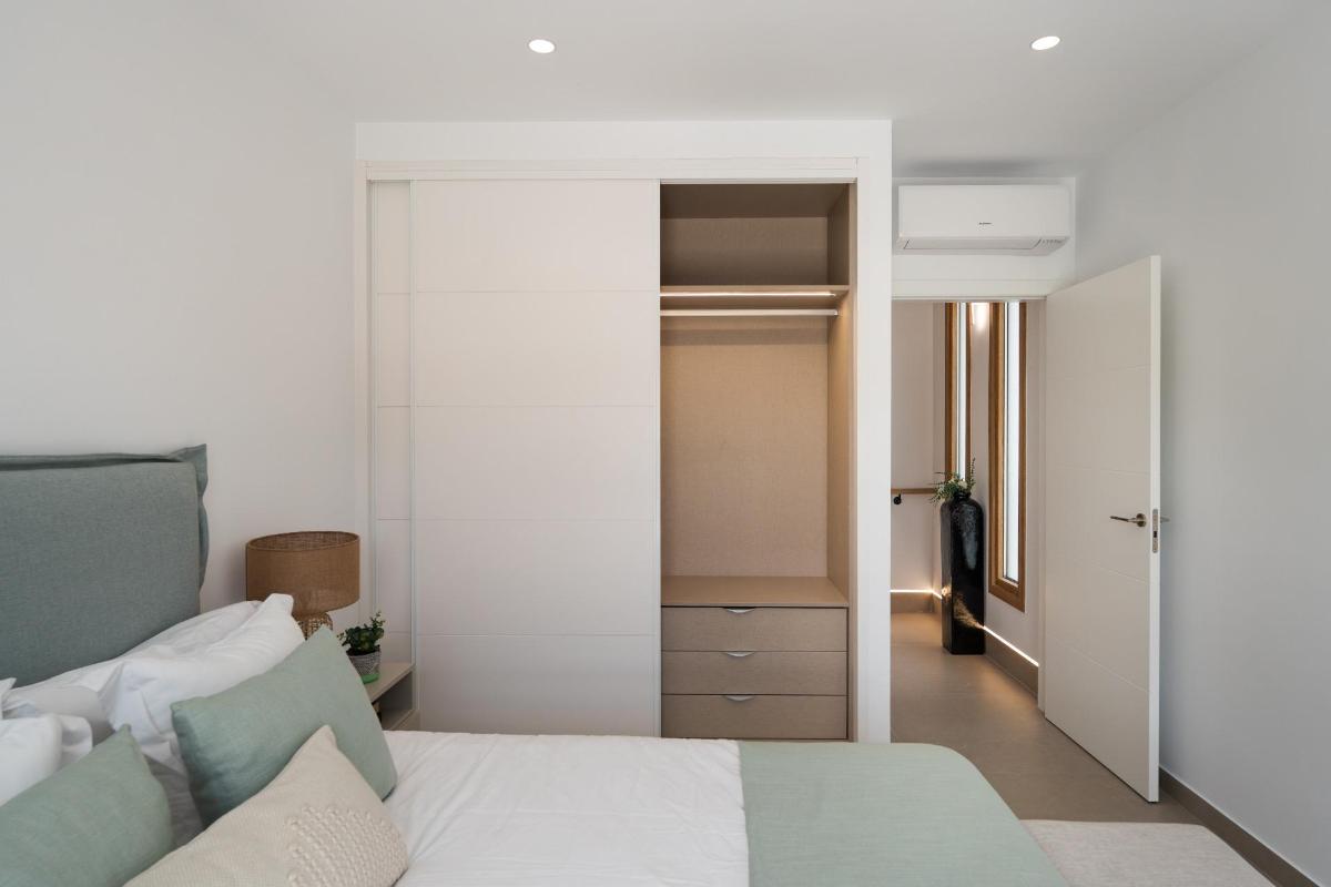 Huvila Alicante, Espanja 4 makuuhuonetta, 227 m2 No. 148910