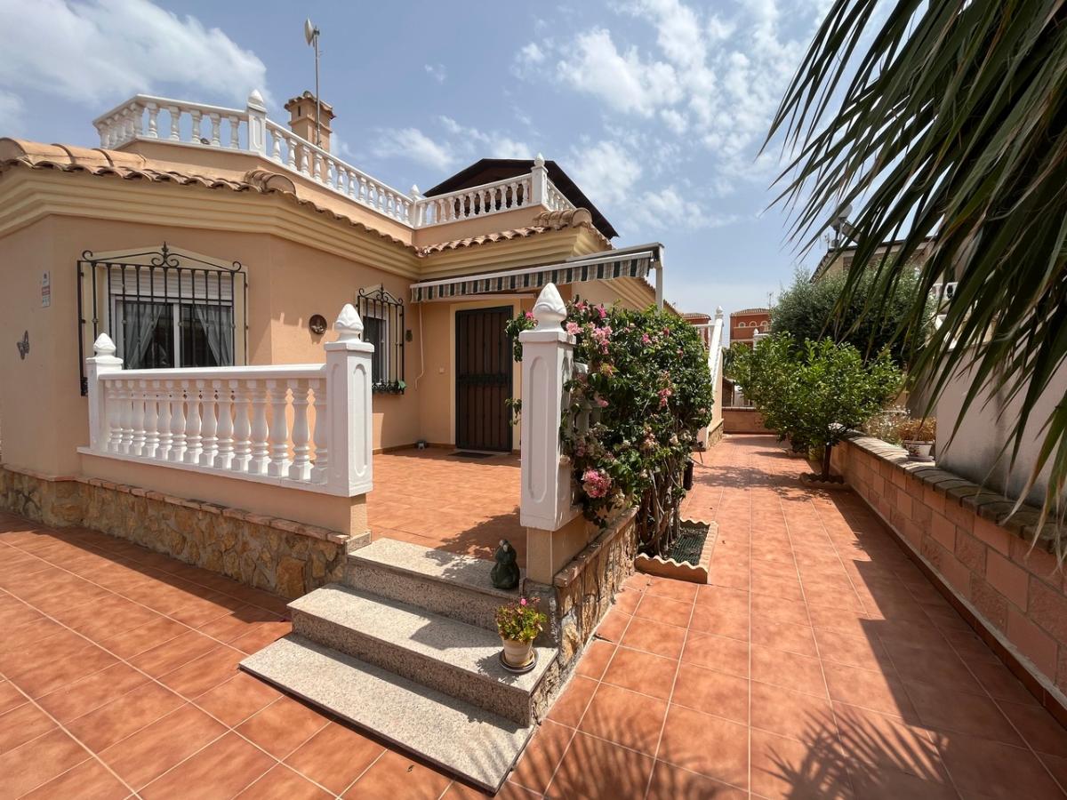 Villa a Almoradi, Alicante, Spagna 2 camere da letto, 79 mq. N° 148912