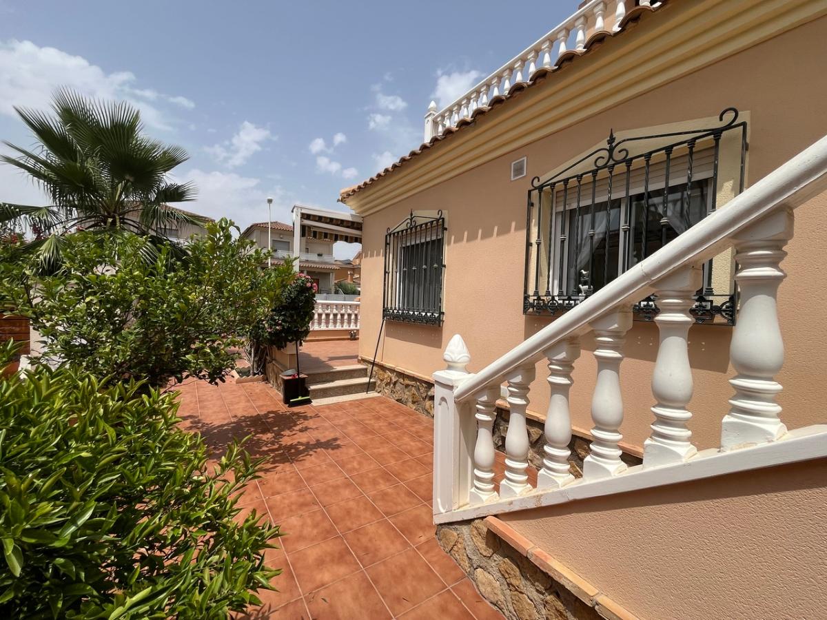 Villa a Almoradi, Alicante, Spagna 2 camere da letto, 79 mq. N° 148912