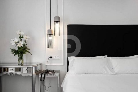 Commercial property en Espagne 4720 m2 No. 151961