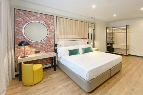 Commercial property en Espagne 2637 m2 No. 151959