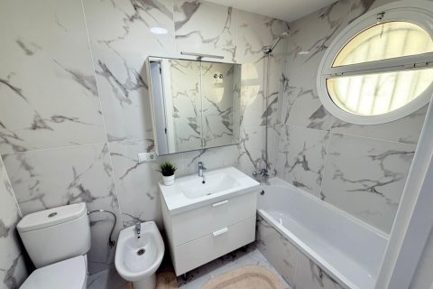 Kaupunkipientalo myytävänä Cabo Cervera-Playa la Mata, Alicante, Espanja, 4 makuuhuonetta, 110 m2 No. 142496 - kuva 20