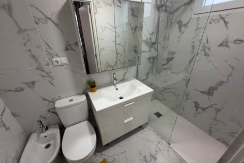 Kaupunkipientalo myytävänä Cabo Cervera-Playa la Mata, Alicante, Espanja, 4 makuuhuonetta, 110 m2 No. 142496 - kuva 17