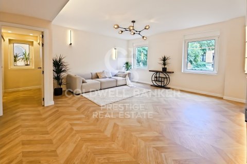 Apartamento en venta en Barcelona, España 3 dormitorios, 97 m2 No. 157681 - foto 2