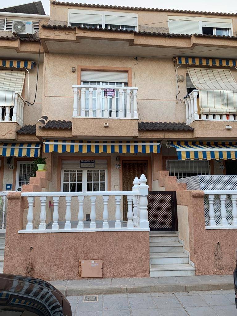 Villetta a schiera a Torre de la Horadada, Alicante, Spagna 4 camere da letto, 130 mq. N° 155611