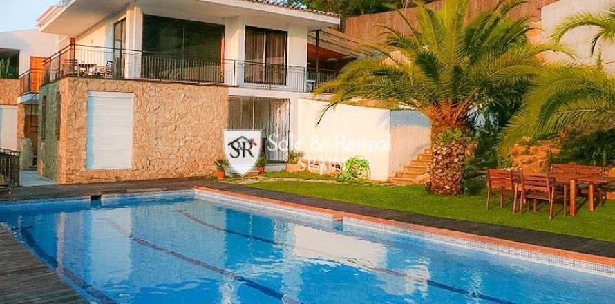 Casa a Lloret de Mar, Girona, Spagna 4 camere da letto, 300 mq. N° 166380
