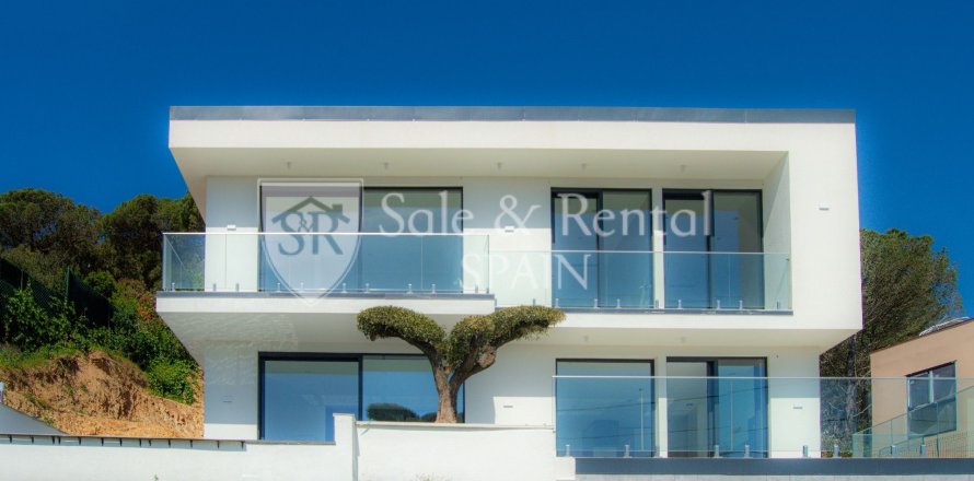 House in Lloret de Mar, Girona, Spain 3 bedrooms, 270 sq.m. No. 166378