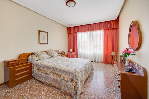 Apartment for sale in Torrevieja, Alicante, Spain 4 bedrooms, 116 sq.m. No. 189722 - photo 18