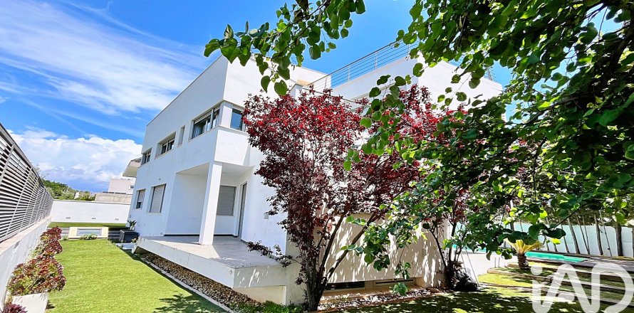 House in Alicante, Spain 7 bedrooms, 750 sq.m. No. 188500