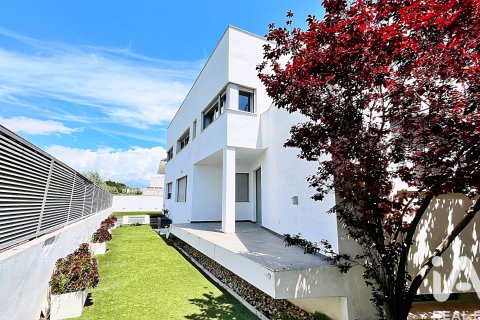 House for rent in Alicante, Spain 7 bedrooms, 750 sq.m. No. 188500 - photo 17