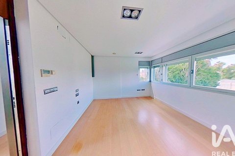 House for rent in Alicante, Spain 7 bedrooms, 750 sq.m. No. 188500 - photo 23