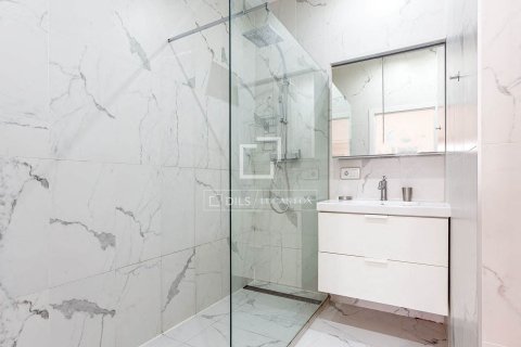 Huoneisto myytävänä Barcelona, Espanja, 2 makuuhuonetta, 99 m2 No. 150473 - kuva 23