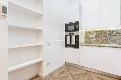Huoneisto myytävänä Barcelona, Espanja, 2 makuuhuonetta, 99 m2 No. 150473 - kuva 13