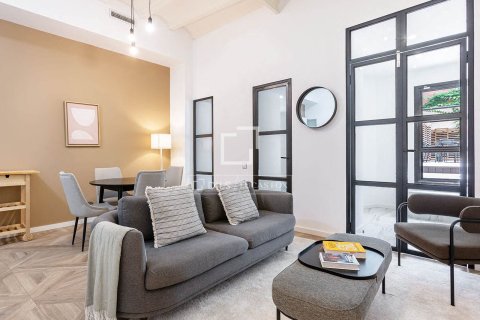 Huoneisto myytävänä Barcelona, Espanja, 2 makuuhuonetta, 99 m2 No. 150473 - kuva 2