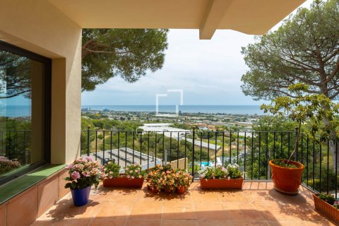 Villa for sale in Cabrils, Barcelona, Spain 4 bedrooms, 292 sq.m. No. 150471 - photo 2
