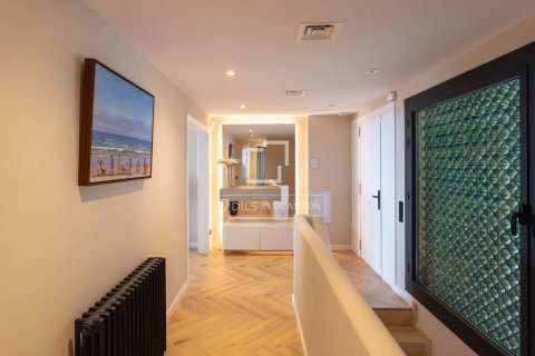 Villa for sale in Cabrils, Barcelona, Spain 4 bedrooms, 292 sq.m. No. 150471 - photo 10