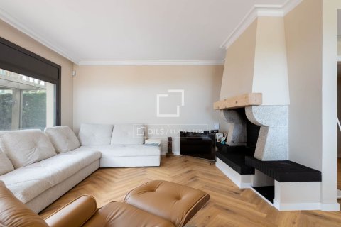 Villa for sale in Cabrils, Barcelona, Spain 4 bedrooms, 292 sq.m. No. 150471 - photo 23