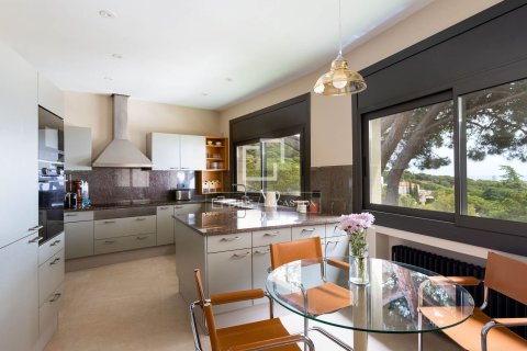 Villa for sale in Cabrils, Barcelona, Spain 4 bedrooms, 292 sq.m. No. 150471 - photo 6