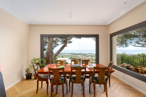 Villa for sale in Cabrils, Barcelona, Spain 4 bedrooms, 292 sq.m. No. 150471 - photo 4