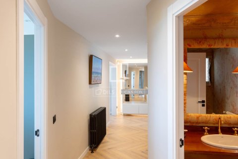 Villa for sale in Cabrils, Barcelona, Spain 4 bedrooms, 292 sq.m. No. 150471 - photo 11