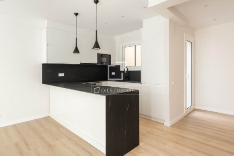 Apartment à vendre à Barcelona, Espagne, 4 chambres, 116 m2 No. 150470 - photo 4