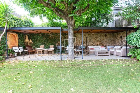 Villa for sale in Barcelona, Spain 4 bedrooms, 234 sq.m. No. 150469 - photo 4