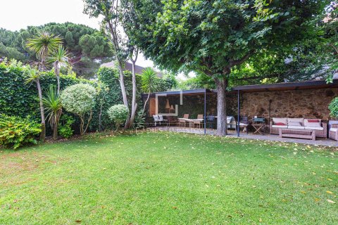 Villa for sale in Barcelona, Spain 4 bedrooms, 234 sq.m. No. 150469 - photo 2