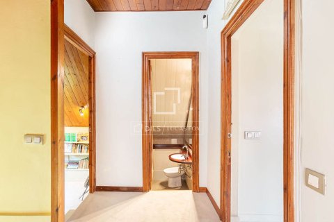 Villa for sale in Barcelona, Spain 4 bedrooms, 234 sq.m. No. 150469 - photo 20