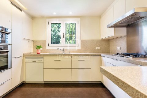 Villa for sale in Barcelona, Spain 4 bedrooms, 234 sq.m. No. 150469 - photo 11