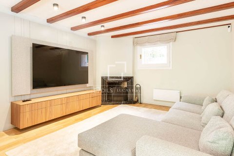 Villa for sale in Barcelona, Spain 4 bedrooms, 234 sq.m. No. 150469 - photo 8