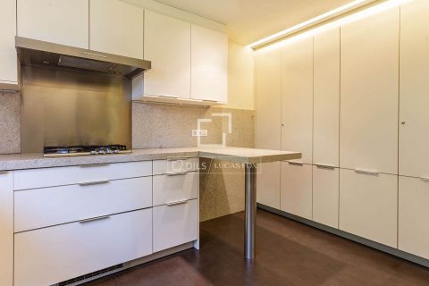 Villa for sale in Barcelona, Spain 4 bedrooms, 234 sq.m. No. 150469 - photo 13