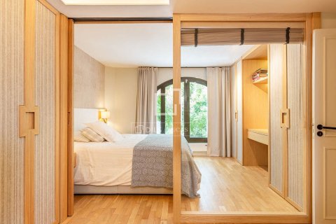 Villa for sale in Barcelona, Spain 4 bedrooms, 234 sq.m. No. 150469 - photo 5