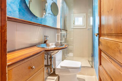 Villa for sale in Barcelona, Spain 4 bedrooms, 234 sq.m. No. 150469 - photo 19