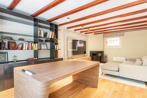 Villa for sale in Barcelona, Spain 4 bedrooms, 234 sq.m. No. 150469 - photo 10