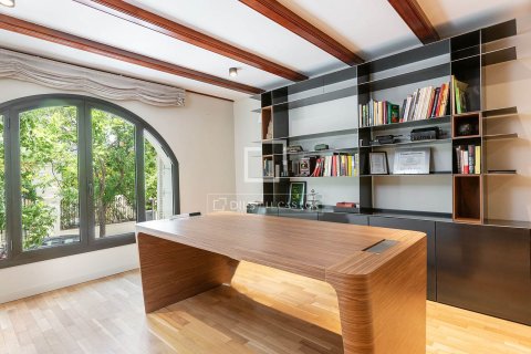 Villa for sale in Barcelona, Spain 4 bedrooms, 234 sq.m. No. 150469 - photo 9
