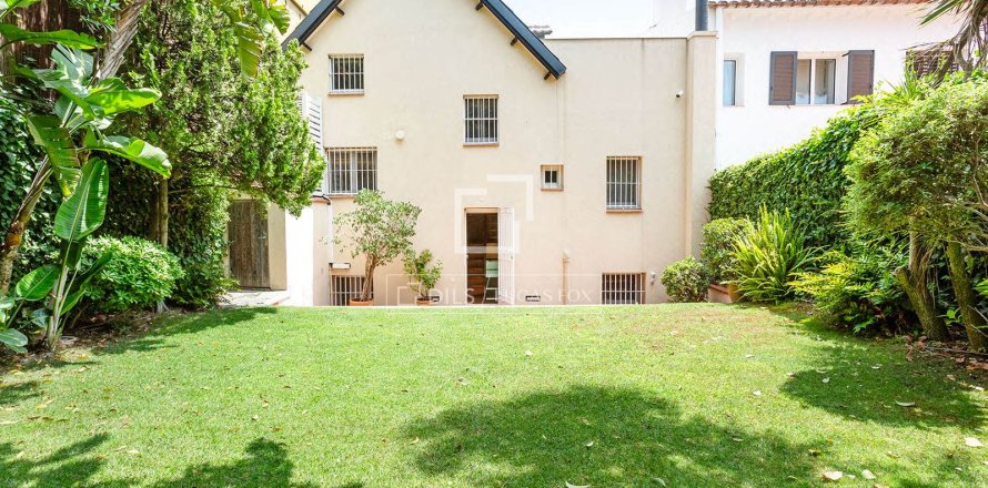 Villa in Barcelona, Spain 4 bedrooms, 234 sq.m. No. 150469