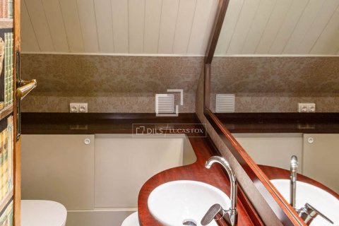 Villa for sale in Barcelona, Spain 4 bedrooms, 234 sq.m. No. 150469 - photo 21