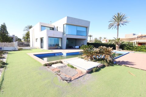 Villa a Cabo Roig, Alicante, Spagna 6 camere da letto, 655 mq. N° 148842