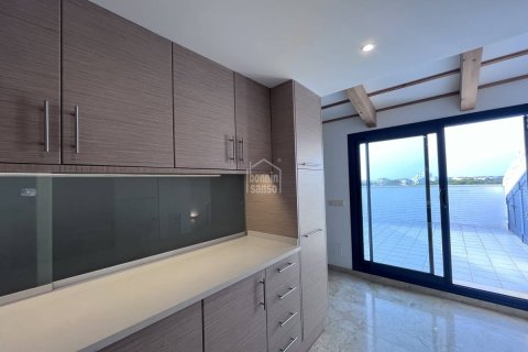 Продажа квартиры в Сьютаделья-де-Менорка, Менорка, Испания 3 спальни, 137м2 №142890 - фото 7