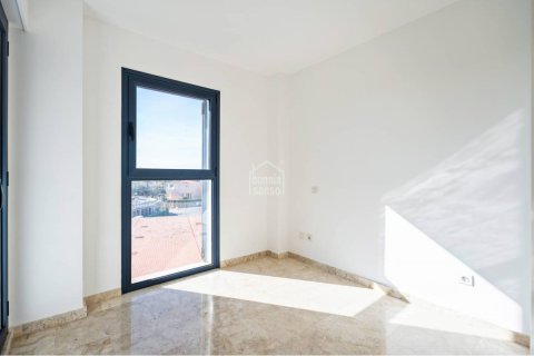 Продажа квартиры в Сьютаделья-де-Менорка, Менорка, Испания 3 спальни, 115м2 №142890 - фото 12