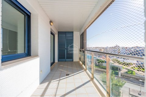 Продажа квартиры в Сьютаделья-де-Менорка, Менорка, Испания 3 спальни, 115м2 №142890 - фото 11
