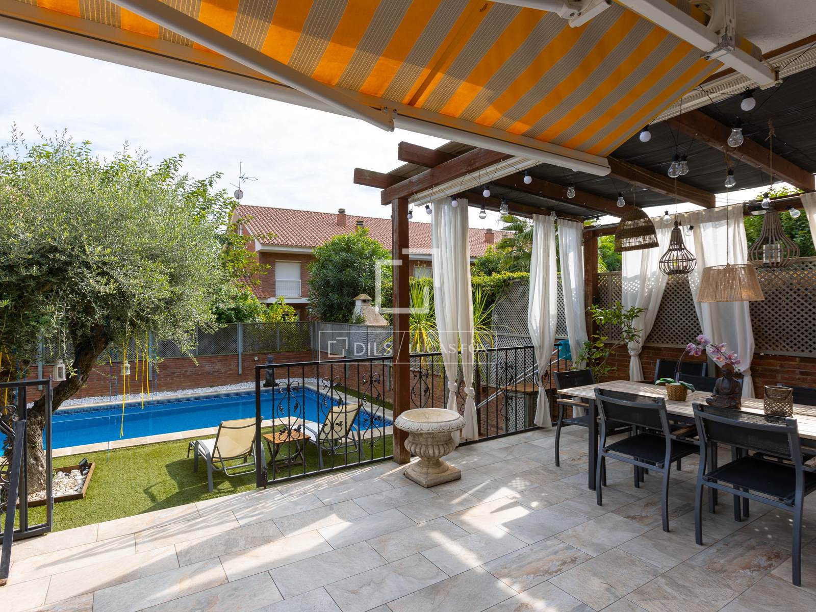 Villa à Premia De Mar, Barcelona, Espagne 5 chambres, 270 m2 No. 150957
